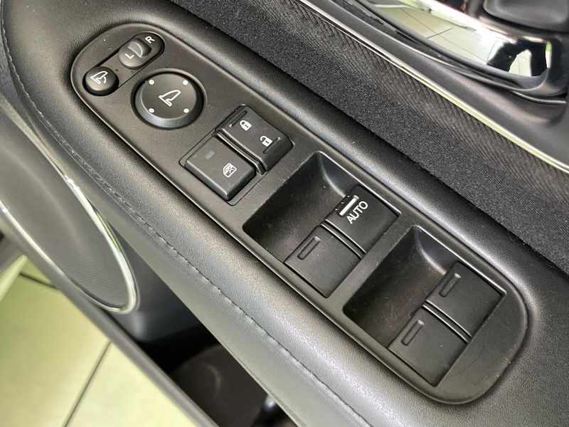 2017 Honda Vezel DAA-RU4 (UW-6ab1f361d1b35)[17]