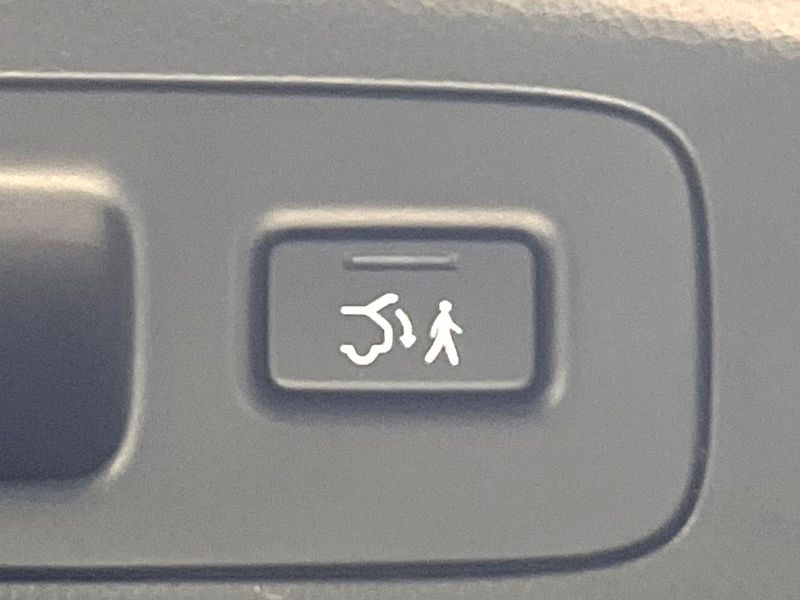 2022 Honda Vezel 6AA-RV5 (UW-6ab1f36658cb6)[18]