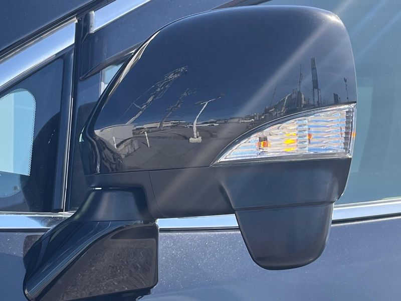 2017 Nissan Elgrand DBA-TE52 (UW-6ab1f39aa412c)[17]