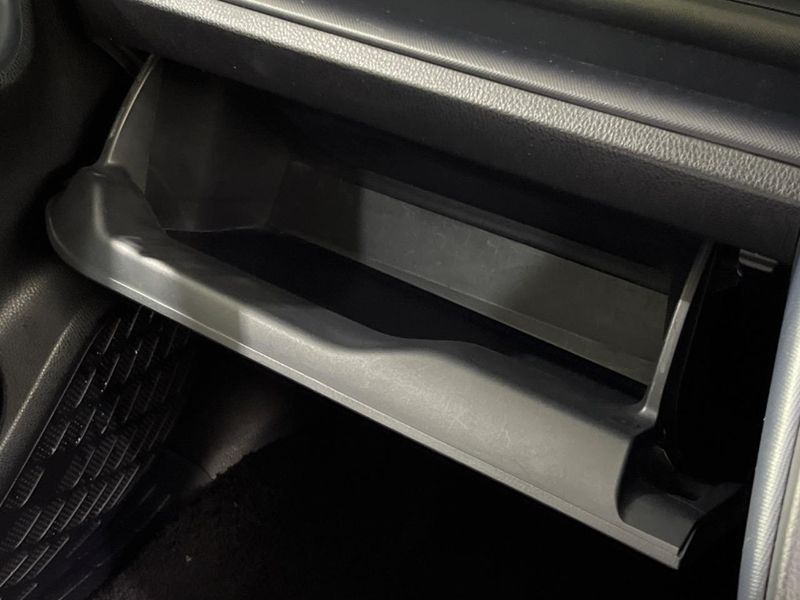 2015 Toyota Voxy DBA-ZRR80W (UW-6ab1f3f3068dd)[10]