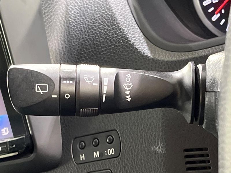 2015 Toyota Voxy DBA-ZRR80W (UW-6ab1f3f3068dd)[19]