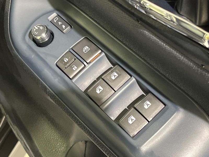 2015 Toyota Voxy DBA-ZRR80W (UW-6ab1f3f3068dd)[5]