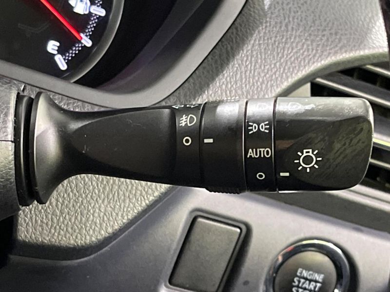 2015 Toyota Voxy DBA-ZRR80W (UW-6ab1f3f3068dd)[20]
