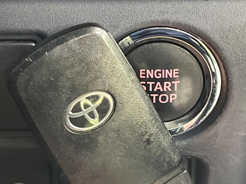 2015 Toyota Voxy DBA-ZRR80W (UW-6ab1f3f3068dd)[13]
