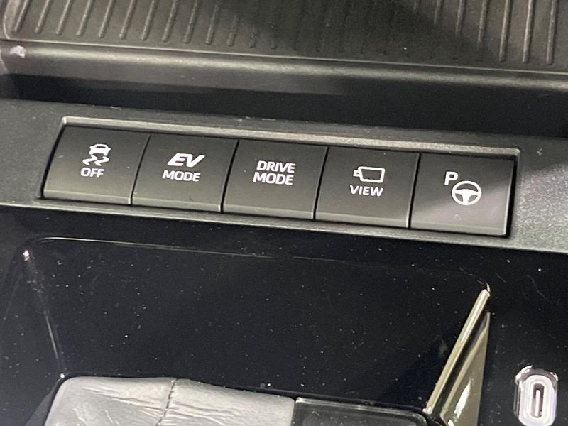 2025 Toyota Corolla Cross 6AA-ZVG13 (UW-6ab1f415d80b2)[23]