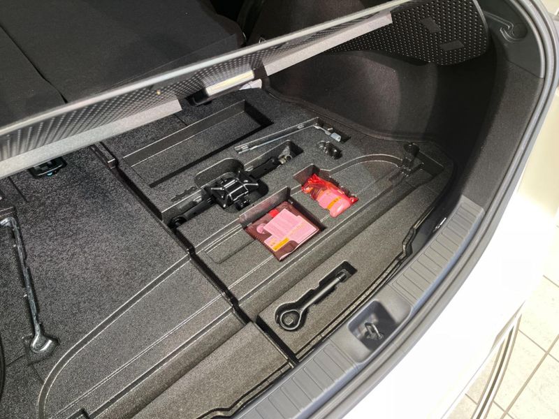 2017 Toyota Prius DAA-ZVW51 (UW-6ab1f42c1f4a2)[26]