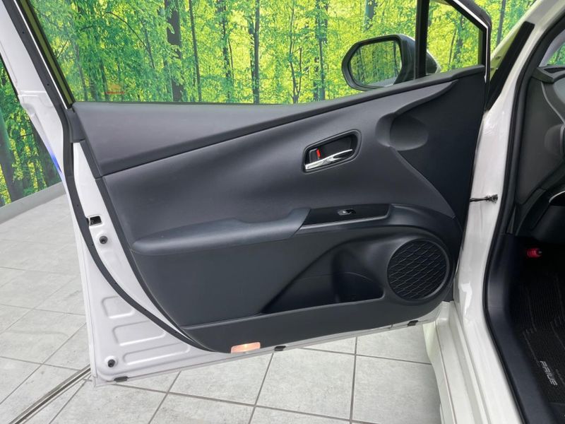 2017 Toyota Prius DAA-ZVW51 (UW-6ab1f42c1f4a2)[29]