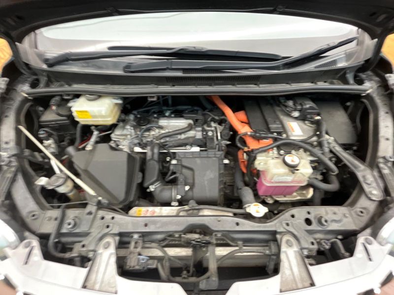 2017 Toyota Esquire DAA-ZWR80G (UW-6ab1f438c9f42)[4]