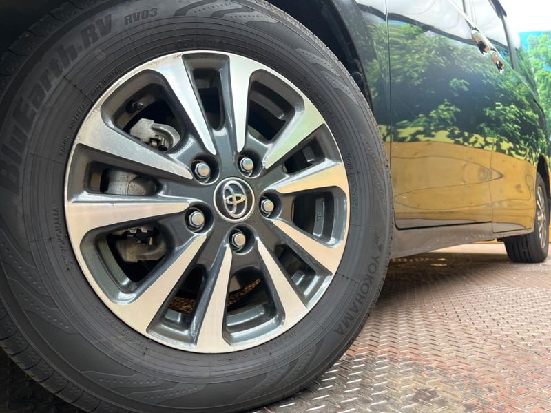 2017 Toyota Esquire DAA-ZWR80G (UW-6ab1f438c9f42)[6]