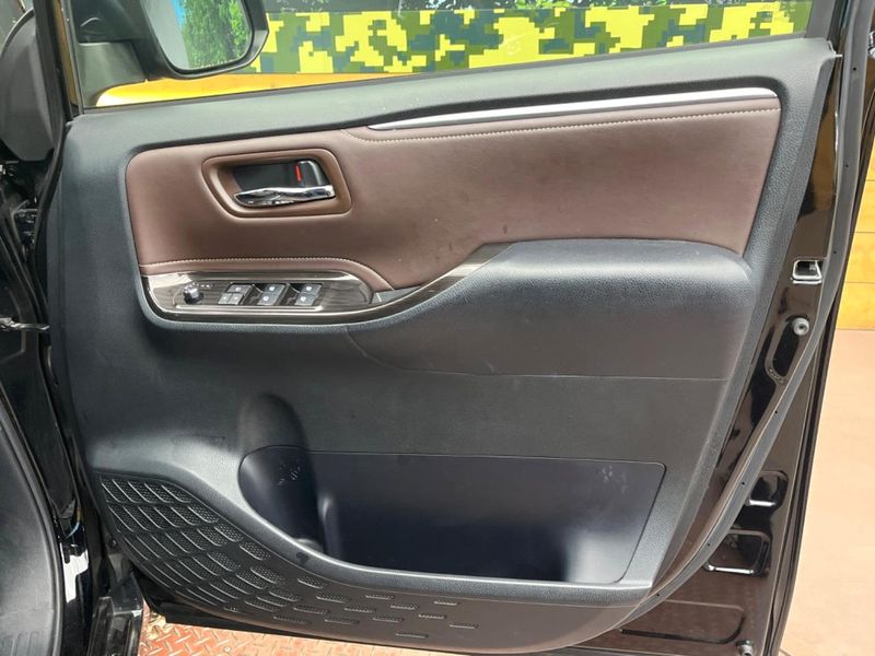 2017 Toyota Esquire DAA-ZWR80G (UW-6ab1f438c9f42)[27]