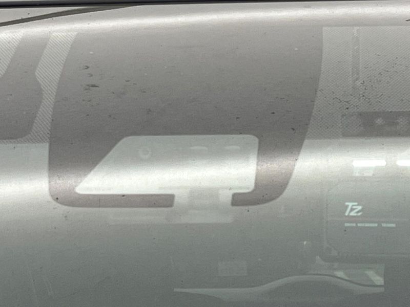 2017 Toyota Esquire DAA-ZWR80G (UW-6ab1f438c9f42)[5]