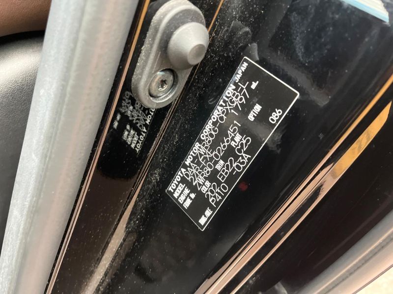 2017 Toyota Esquire DAA-ZWR80G (UW-6ab1f438c9f42)[1]