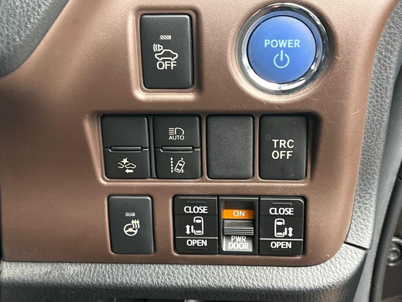 2017 Toyota Esquire DAA-ZWR80G (UW-6ab1f438c9f42)[26]