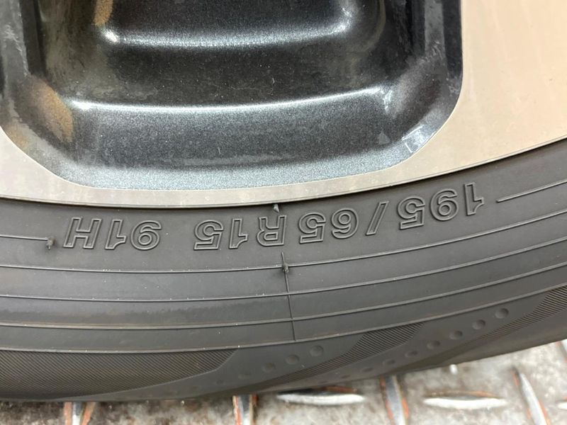 2017 Toyota Esquire DAA-ZWR80G (UW-6ab1f438c9f42)[9]