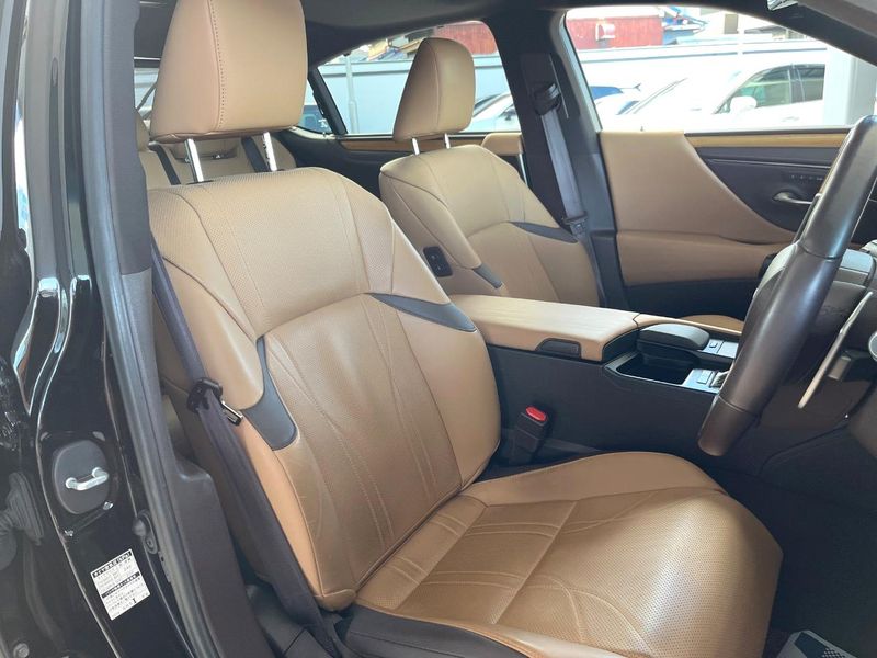 2021 Lexus ES 6AA-AXZH11 (UW-6ab341ee57382)[28]