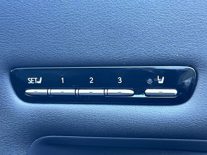2018 Lexus LS DAA-GVF50 (UW-6ab342c95b876)[16]