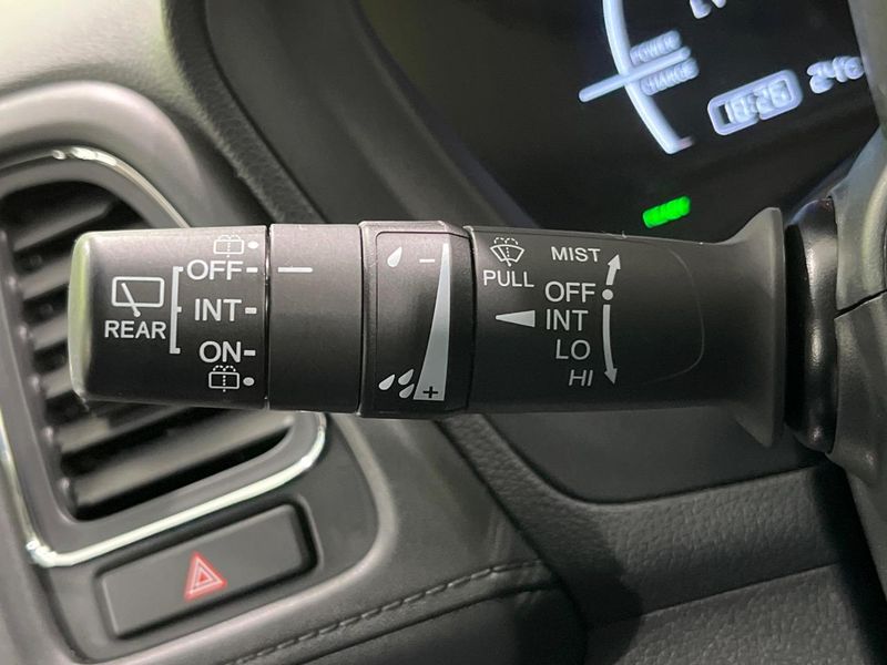 2016 Honda Vezel DAA-RU3 (UW-6ab3451565d3c)[16]