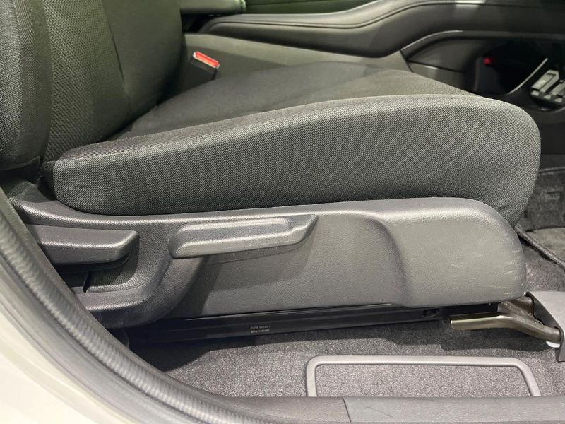 2016 Honda Vezel DAA-RU3 (UW-6ab3451565d3c)[27]