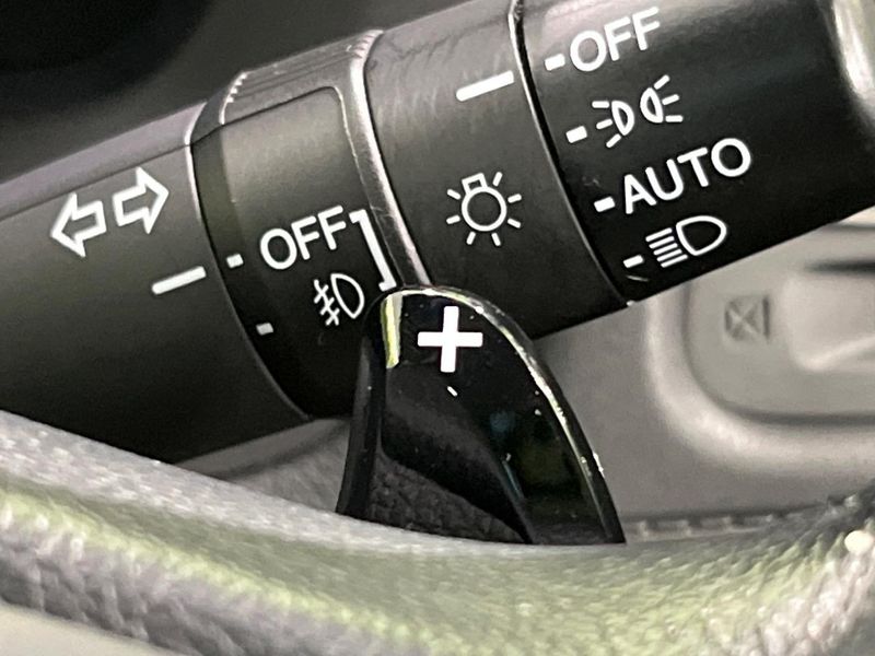 2016 Honda Vezel DAA-RU3 (UW-6ab3451565d3c)[19]