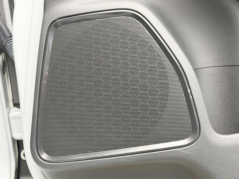 2021 Honda Vezel 6AA-RV5 (UW-6ab3451d86899)[29]