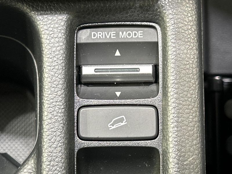 2023 Honda Vezel 6AA-RV5 (UW-6ab345212f7bf)[18]