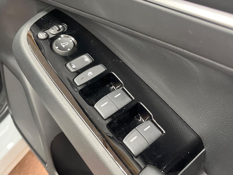 2022 Honda Vezel 6AA-RV6 (UW-6ab3452b2a375)[22]