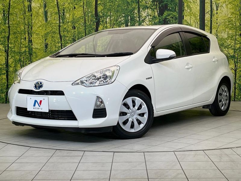 2012 Toyota Aqua DAA-NHP10 (UW-mv06vw6s2r1e)[0]