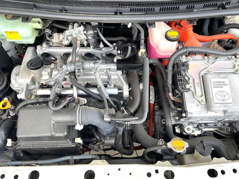 2012 Toyota Aqua DAA-NHP10 (UW-mva7vfzagtrg)[0]