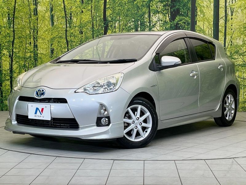 2013 Toyota Aqua DAA-NHP10 (UW-mvbm9xf7j8es)[0]