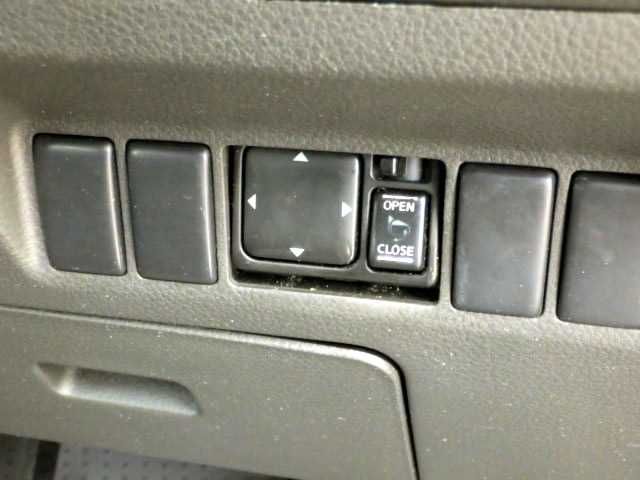 2005 Nissan X-Trail T30 (UW-6944c0ad57203)[13]